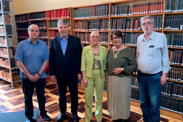 Banrisul doa R$ 2 milhões para restauração da Biblioteca Rio-Grandense em cerimônia oficial