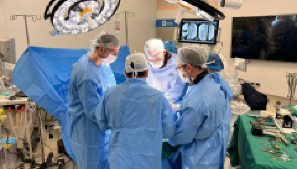 Hospital Moinhos de Vento realiza cirurgia inédita no Rio Grande do Sul