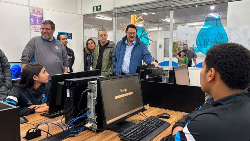 SUCESU-RS e Senac-RS articulam doação de computadores ao Instituto Geração Tricolor do Grêmio