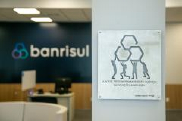 Banrisul reinaugura agência Caergs com novo conceito de atendimento e foco na experiência do cliente