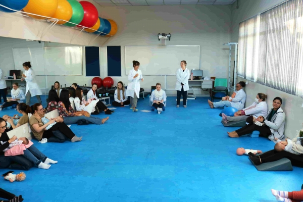 Feevale promove aula gratuita sobre técnica de massagem para bebês
