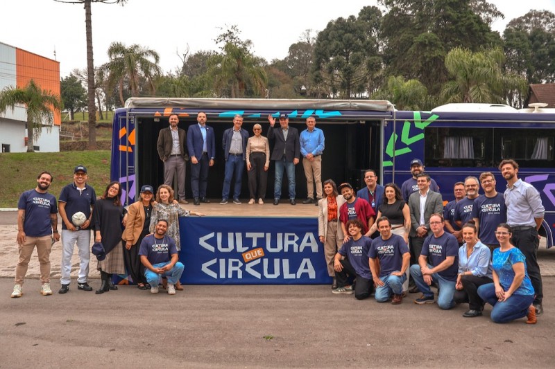 Banrisul Cultural e Fundação Marcopolo apresentam ônibus-palco que levará arte e educação a 16 cidades gaúchas