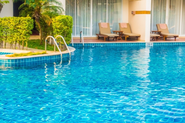 Conhecimento químico é fundamental no tratamento da água em piscinas de uso coletivo